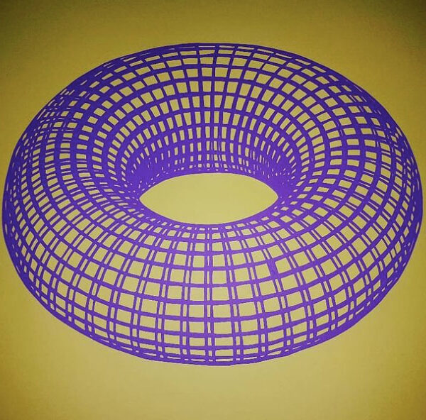 Kunst von Alex Jürgen*: Intersex-Symbol in 3D-Optik aus violettem Papier ausgeschnitten