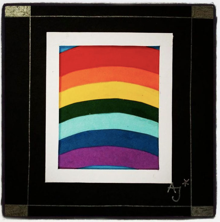 Kunst von Alex Jürgen*: Regenbogen aus bunten Papierstreifen