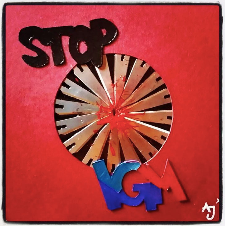 Kunst von Alex Jürgen*: Text "Stop IGM", in der Mitte sind Messer, auf denen rote Farbe ist